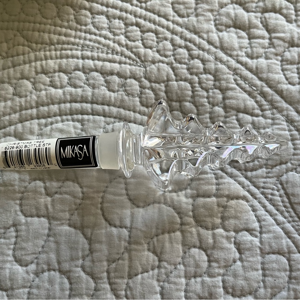 Mikasa Clear Christmas Tree Bottle Stopper - Picture 3 of 3